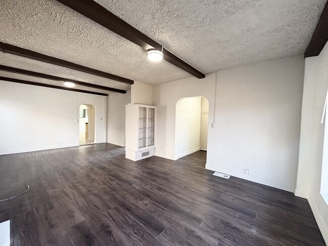 Building Photo - 1395 S 900 E