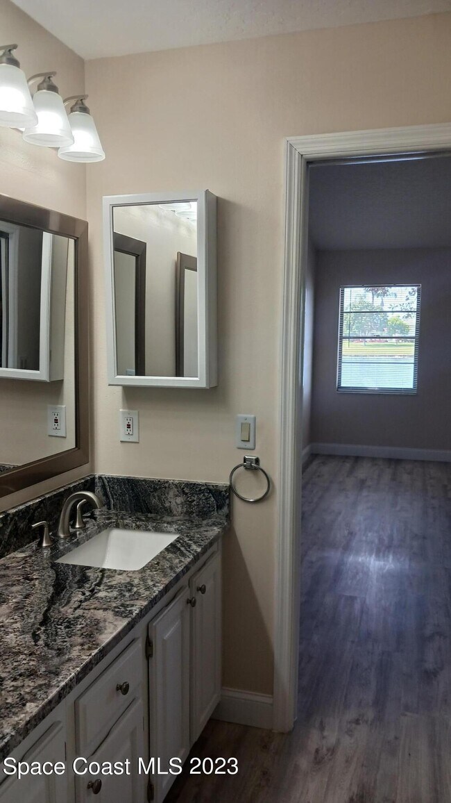 Building Photo - 912 Ridge Lake Dr