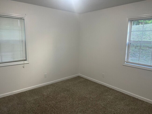 Building Photo - Modern 2-Bed, 1-Bath Oasis with Central Air and Gourmet Kitchen