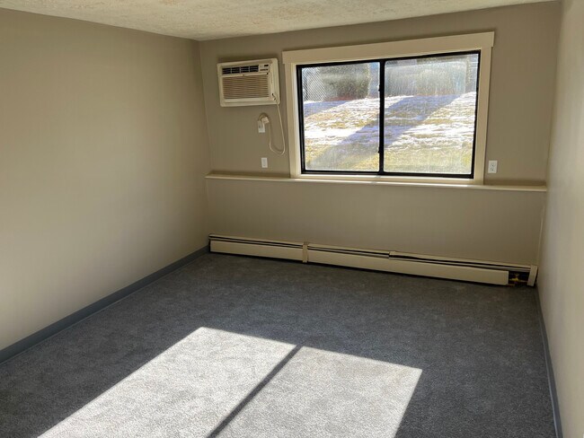 Building Photo - 35 Log St