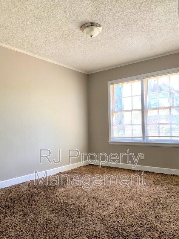Building Photo - 673 S Greer St