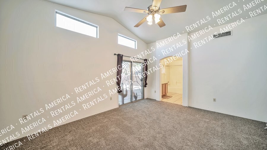 Building Photo - 2252 W Silver River Way