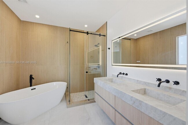 Building Photo - 3111 SW 12th St