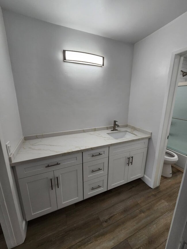 Building Photo - 2BD/2BA Condo in The Plaza Community - MOV...