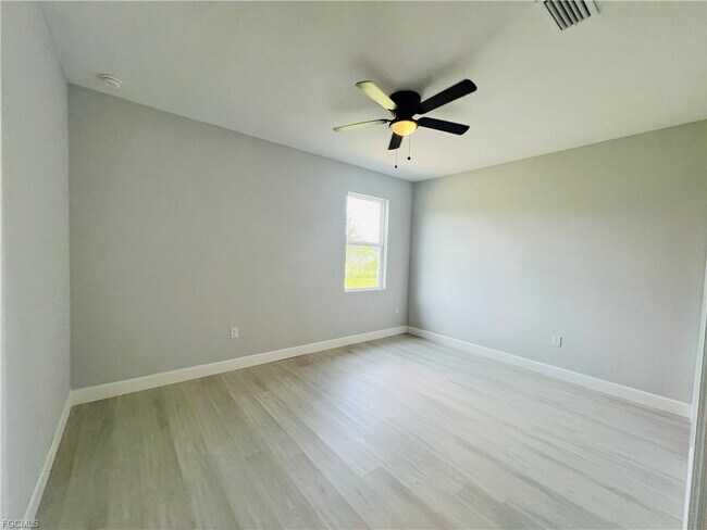 Building Photo - 2718 Helen Cir