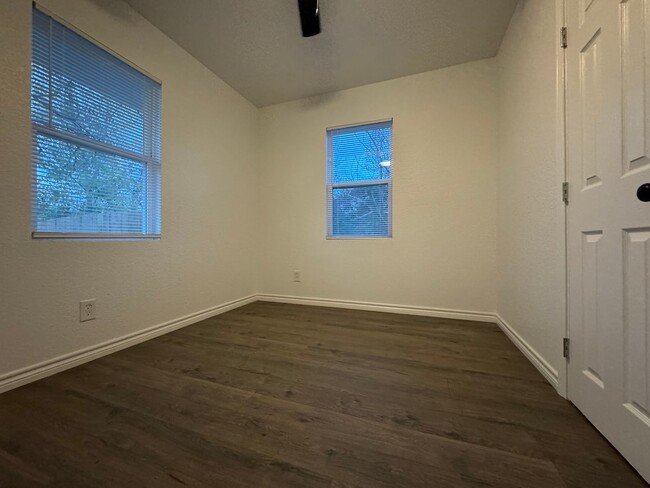 Building Photo - REMODELED 2 BEDROOM BY FORT CAVAZOS, WATER...