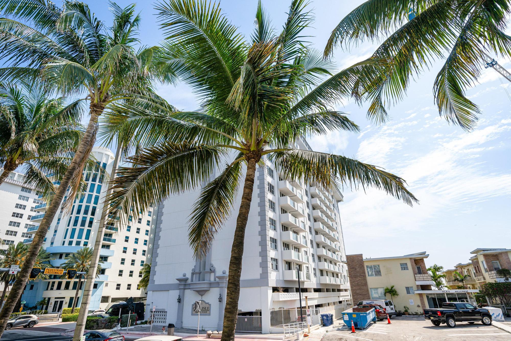 Building Photo - 9172 Collins Ave