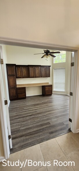 Building Photo - 3774 Bedford Dr