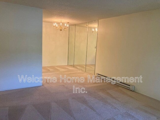 Building Photo - 1305 Boulevard Way