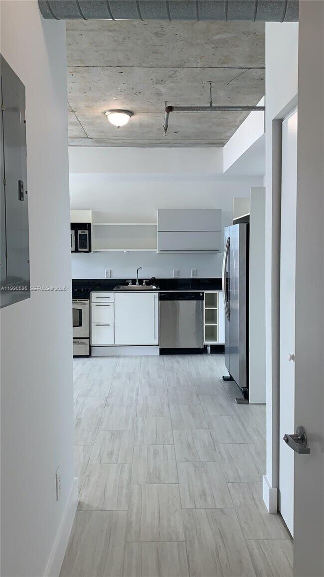 Building Photo - 690 SW 1st Ct