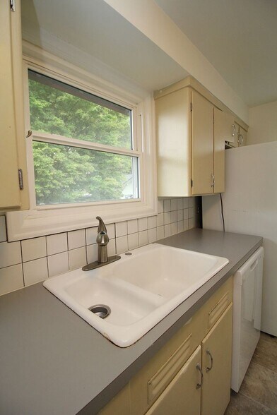 Building Photo - 4626 NE 96th Ave