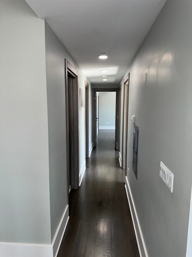 Building Photo - 76 Corbin Ave