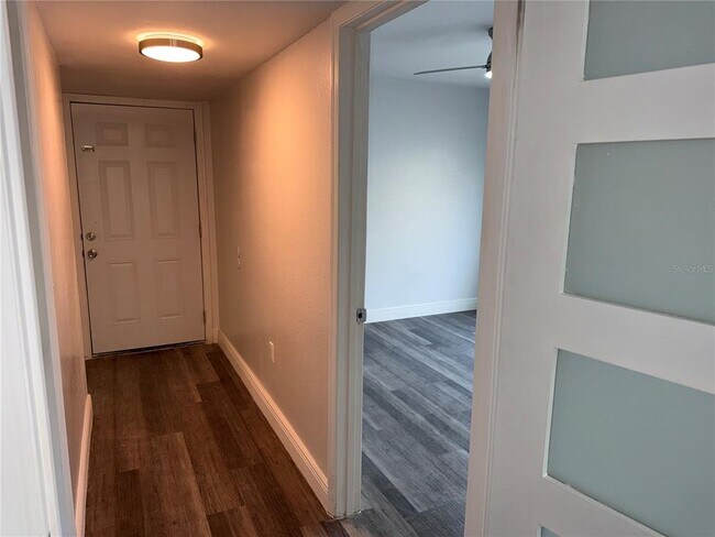 Building Photo - 9481 Highland Oak Dr