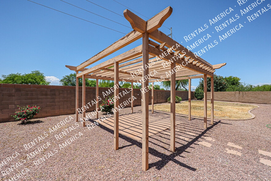 Building Photo - 2276 S Bahama Dr
