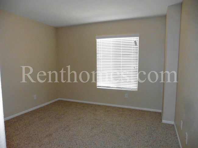 Building Photo - 568 Almond Rd