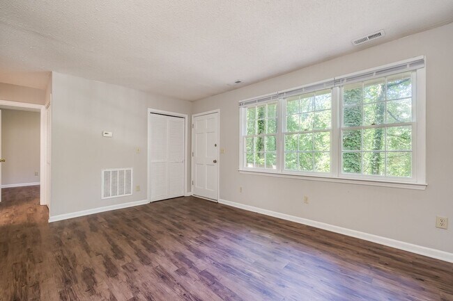 Building Photo - 1417 Onslow Rd
