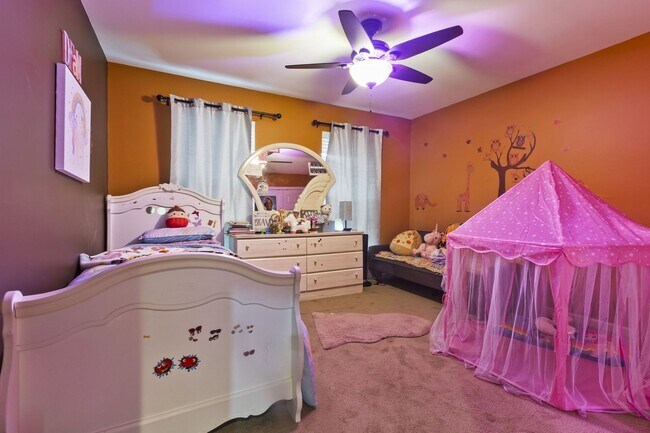 Building Photo - Located In Townsend Village