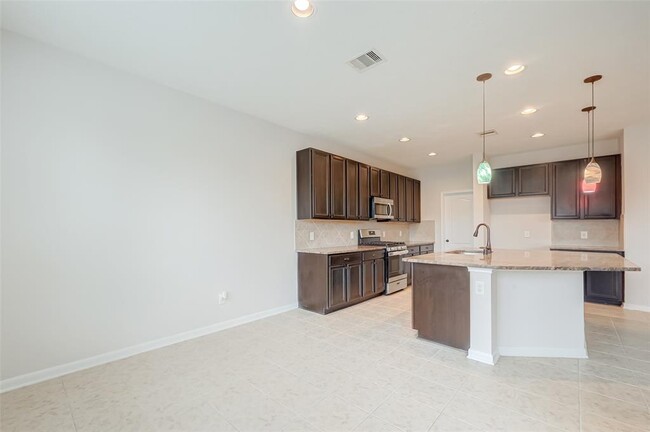 Building Photo - 15910 Copper Oak Ln