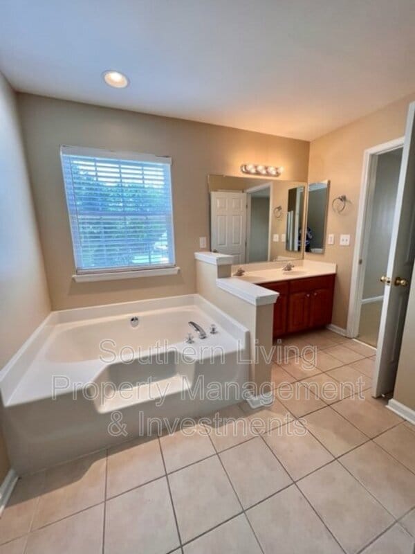 Building Photo - 11840 Royal Castle Ct