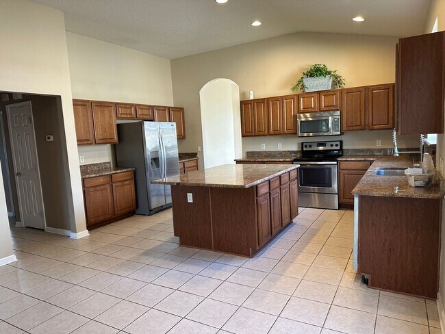 Building Photo - Beautiful Home Located in Great Community with all the Amenities.