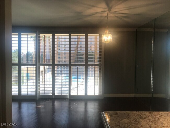 Building Photo - 205 E Harmon Ave