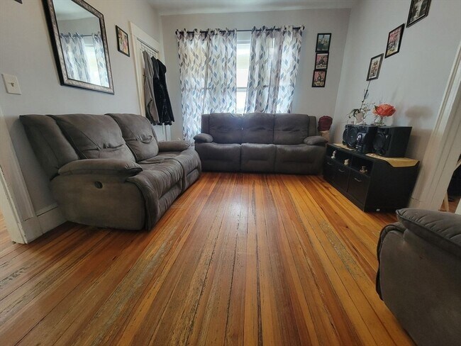 Building Photo - 139 Franklin St