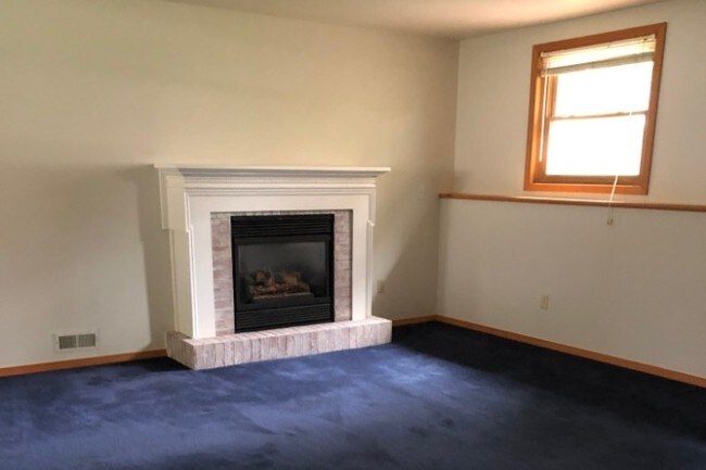 Gas fireplace in Family Room - 2810 Windhurst Dr