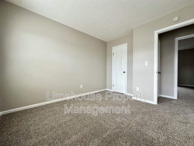 Building Photo - 5652 Glen View Dr