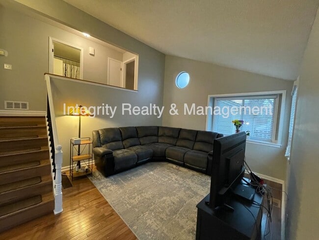 Building Photo - 475 E Chiswick Cir