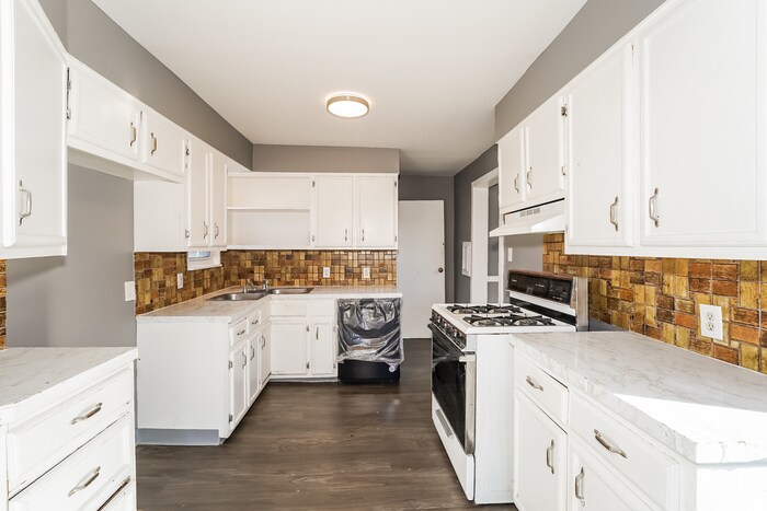 Building Photo - 788 Saxon Ave