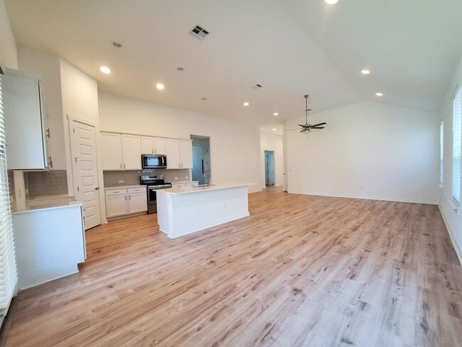 Building Photo - 648 Peace Pipe Way