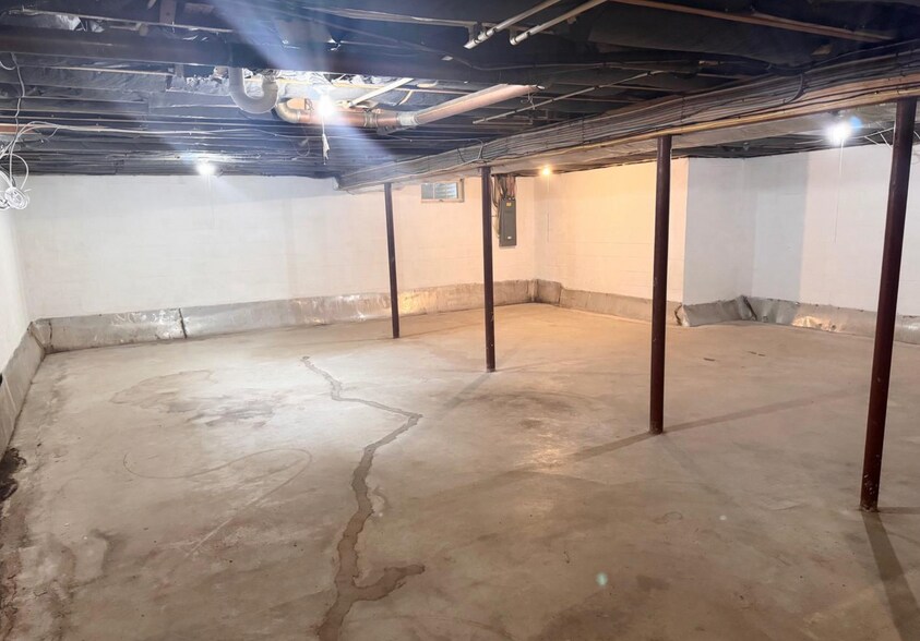 Building Photo - 2710 Academy Dr