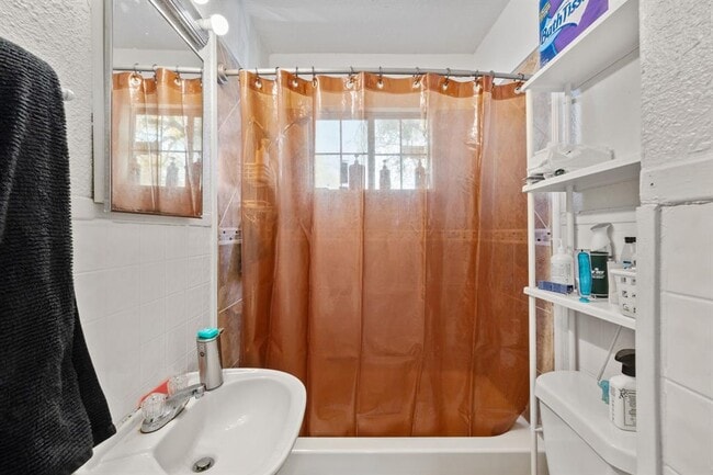 Building Photo - 1202 E 29th St