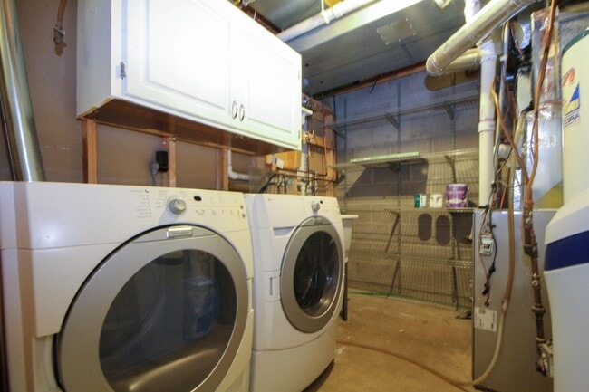 Building Photo - 4418 Clover Ln