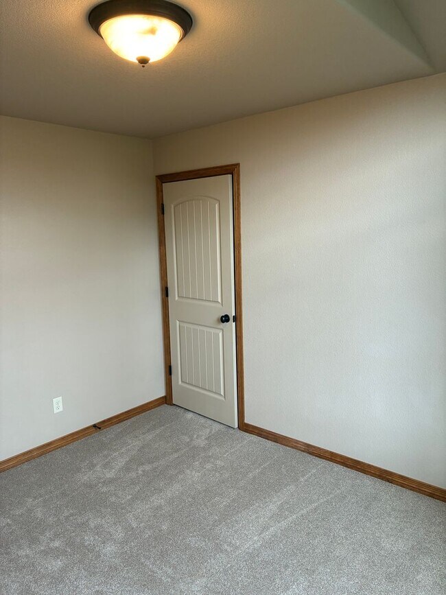 Building Photo - Beautiful 3 bedroom, 2 Bath Ranch with Attached 2 Car Garage and Fenced In Yard-The Meadows in We...