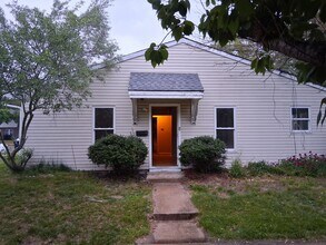 Building Photo - SINGLE HOUSE FOR RENT $2000