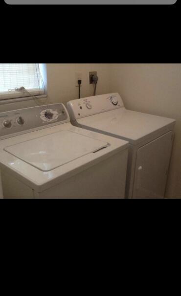 Building Photo - 201 Castlewood Dr