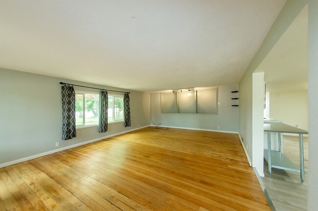 Building Photo - 210 Seymour Ave