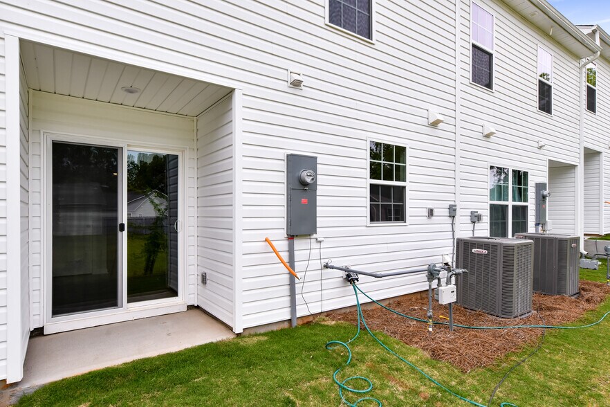 Building Photo - 717 McKissick Dr