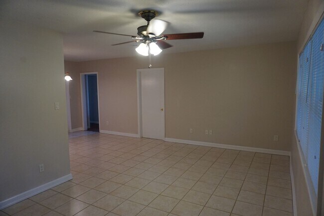 Building Photo - Beautiful 3 Bedroom House Behind Midtown