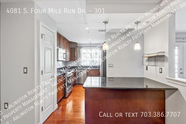 Building Photo - 4081 S Four Mile Run Dr