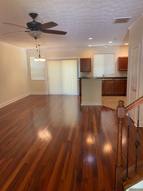 Building Photo - Very Nicely Renovated townhome in the Cony...