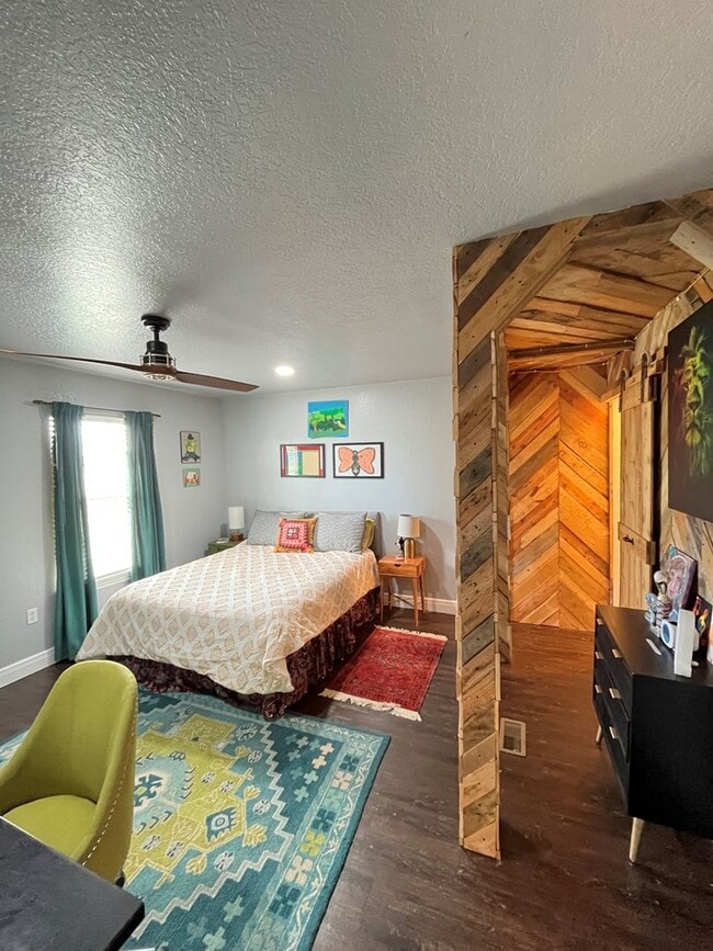 Building Photo - 3 bedroom 2 bath custom home, 2 car garage...