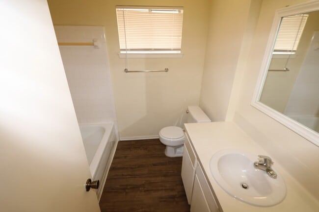 Building Photo - 21134 Park Mt Dr