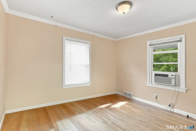 Building Photo - 32 Van Buskirk Ave