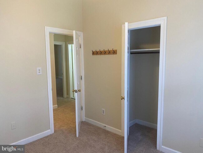 Building Photo - 5713 Wood Creek Ln