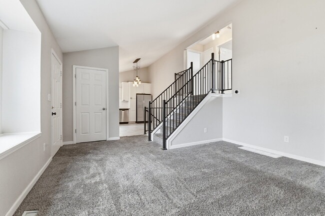 Building Photo - $2,540.95 - 4 Bed, 2 Bath Home in Aurora with Central AC, and In Unit Laundry!