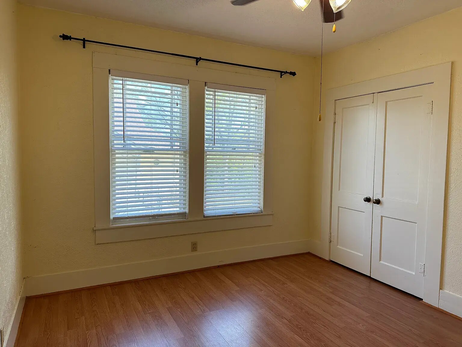 Second bedroom - 521 E Charnwood St