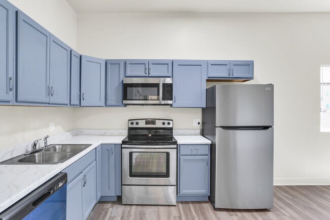 Building Photo - Escape to Serenity: Experience the Charm of our One-Bedroom Cottage!