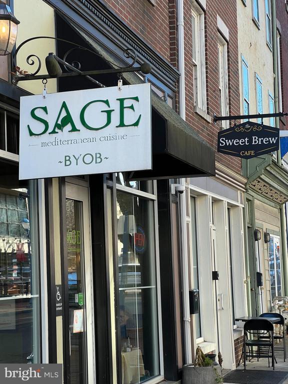 Building Photo - 316 Bridge St